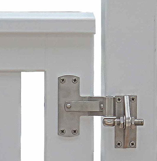 Weißes Friesentor - Holzgartentor Mahagoni mit 4 Wege Ladenband / Torbeschlag aus Edelstahl.